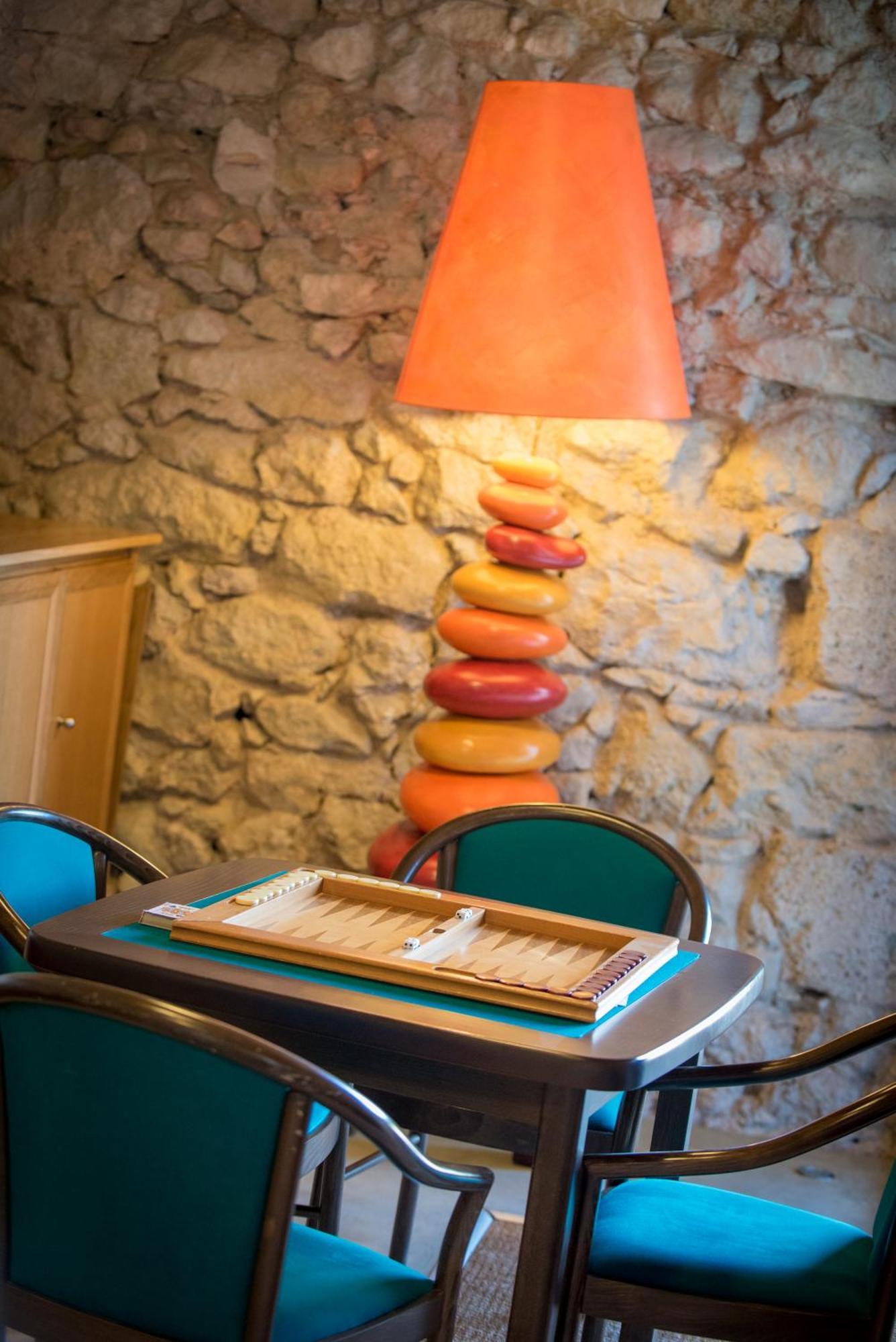 Hotel Le Relais De Pigasse à Ouveillan Extérieur photo