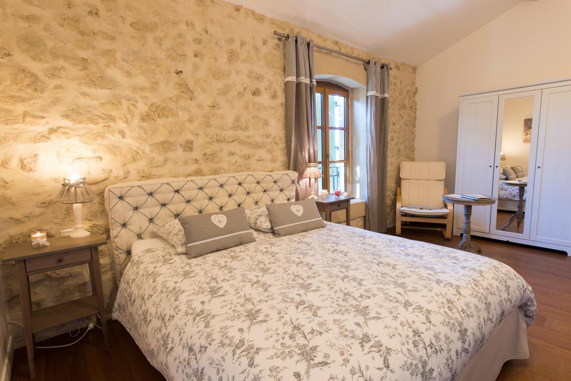 Hotel Le Relais De Pigasse à Ouveillan Chambre photo