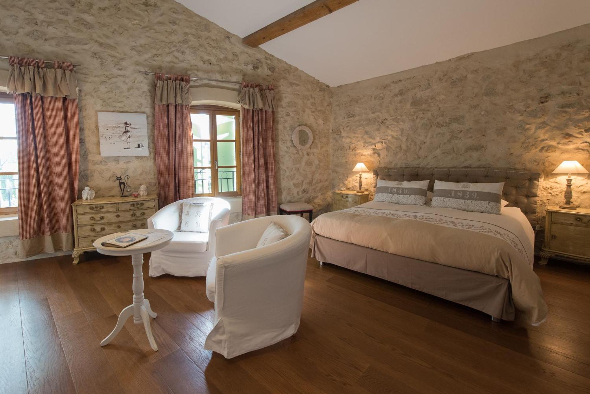 Hotel Le Relais De Pigasse à Ouveillan Extérieur photo